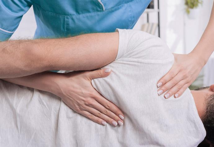 Muestra de la realización de la técnica quiropráctica COX